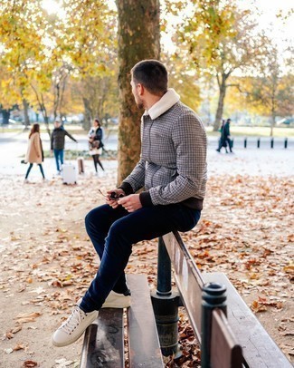 С чем носить шерстяной бомбер с узором "гусиные лапки" мужчине