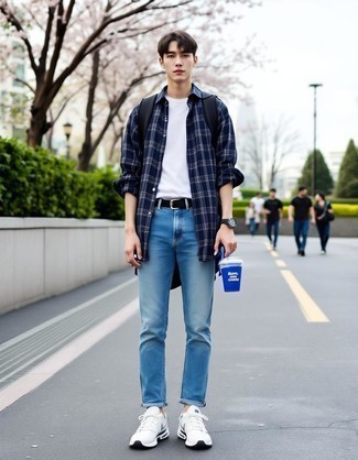 Как носить джинсы с кроссовками мужчине