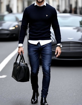 Как носить джинсы с свитером с круглым вырезом мужчине