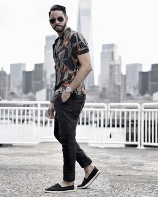 Как носить джинсы с эспадрильями мужчине