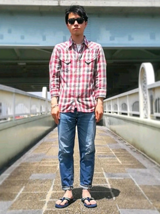 Как носить джинсы с сланцами мужчине