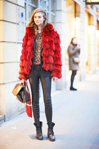 Как носить джинсы с короткой шубой