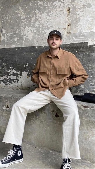 Как носить джинсы с высокими кедами мужчине