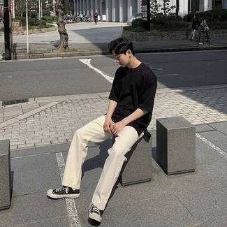 Как носить джинсы с высокими кедами мужчине