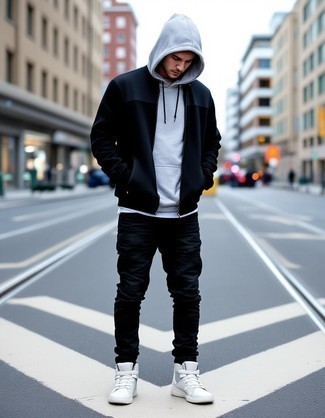 Как носить джинсы с высокими кедами мужчине