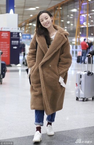 Как носить джинсы с блузкой с длинным рукавом