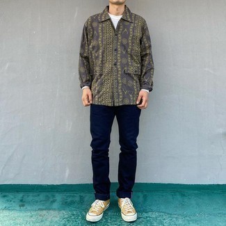 Как носить джинсы с футболкой с длинным рукавом мужчине