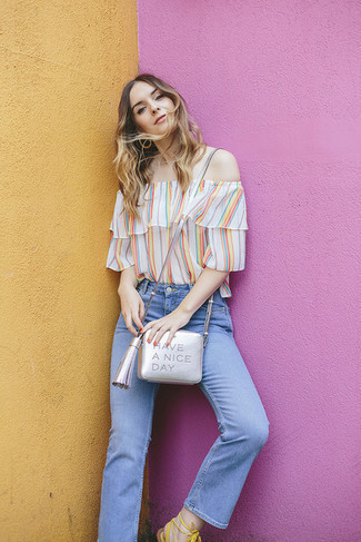 Как носить джинсы с топом с открытыми плечами