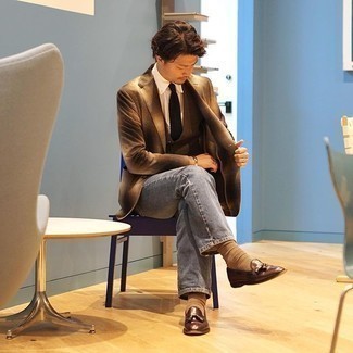 Как носить джинсы с рубашкой мужчине в деловом стиле