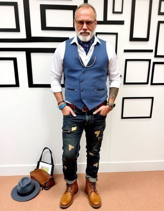 Как носить джинсы с рубашкой за 60 лет мужчине