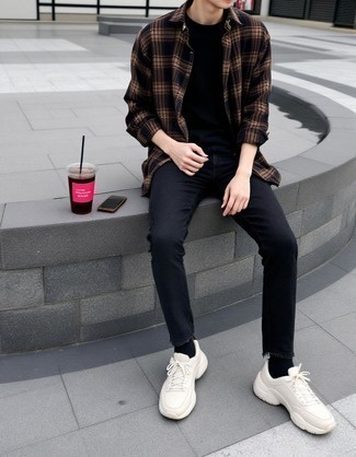 Как носить джинсы с рубашкой мужчине