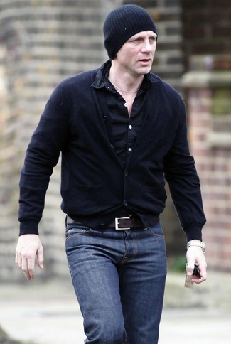 Как носить джинсы с рубашкой за 40 лет мужчине