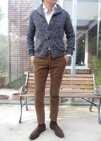 Как носить джинсы с рубашкой за 40 лет мужчине