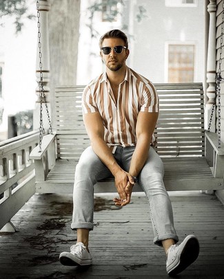 Как носить джинсы с рубашкой мужчине в жару