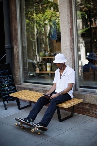 Как носить джинсы с рубашкой подросткам мужчине