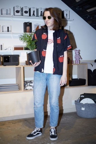 Как носить джинсы с рубашкой подросткам мужчине