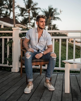 Как носить джинсы с рубашкой мужчине в жару