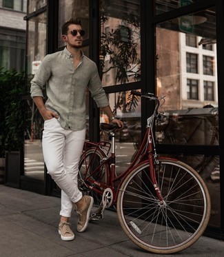 Как носить джинсы с рубашкой мужчине в жару