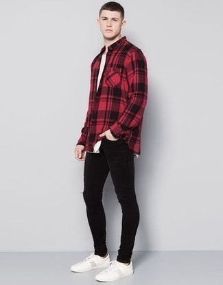 Как носить джинсы с рубашкой подросткам мужчине