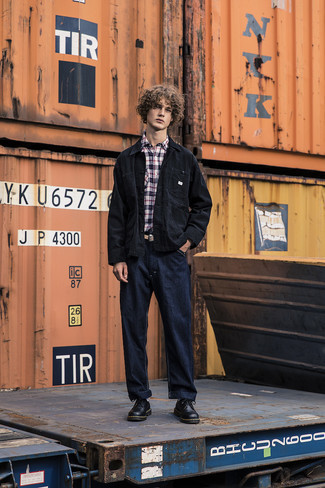 Как носить джинсы с рубашкой подросткам мужчине