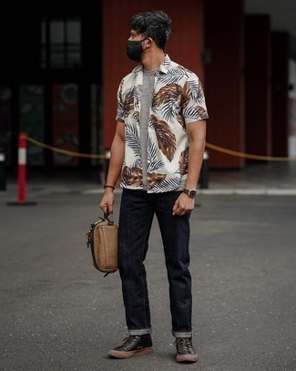 Как носить джинсы с рубашкой за 40 лет мужчине