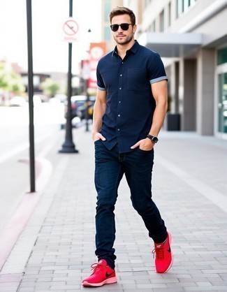 Как носить джинсы с рубашкой с коротким рукавом мужчине