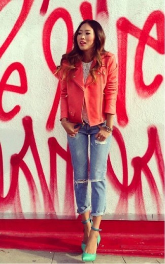 Как носить джинсы с топом без рукавов