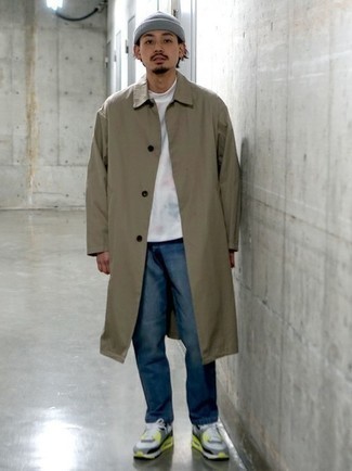 Как носить джинсы с плащом мужчине