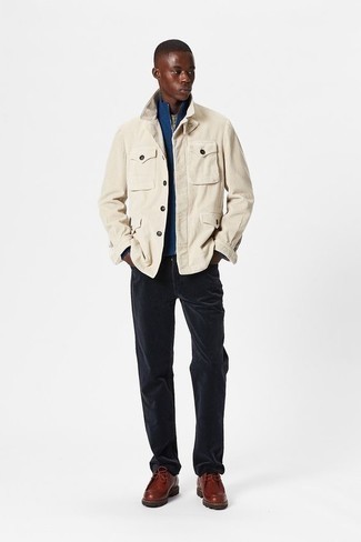 Как носить джинсы с свитером на молнии мужчине