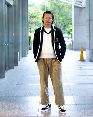 Какие пиджаки носить с светло-коричневыми брюками карго