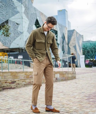 С чем носить светло-коричневые брюки карго