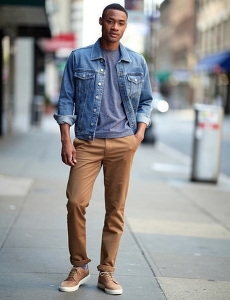Какие джинсовые куртки носить с светло-коричневыми брюками чинос