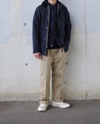 С чем носить светло-коричневые брюки чинос