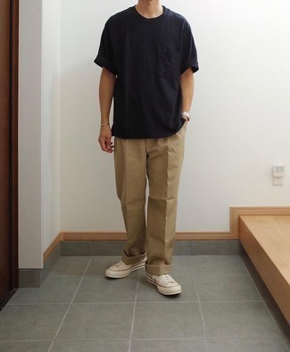 С чем носить светло-коричневые брюки чинос