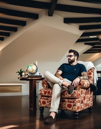 С чем носить светло-коричневые брюки чинос