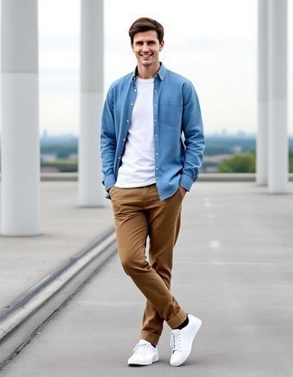 С чем носить светло-коричневые брюки чинос