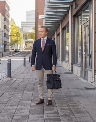 Какие монки носить с светло-коричневыми брюками чинос