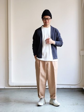 Какие открытые кардиганы носить с светло-коричневыми брюками чинос