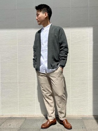 Какие открытые кардиганы носить с светло-коричневыми брюками чинос