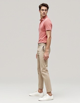 Какие футболки-поло носить с светло-коричневыми брюками чинос