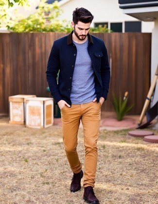 Какие куртки-рубашки носить с светло-коричневыми брюками чинос