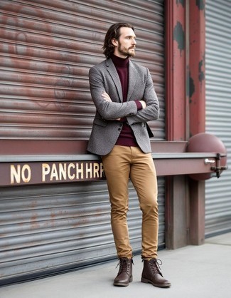 Какие водолазки носить с светло-коричневыми брюками чинос