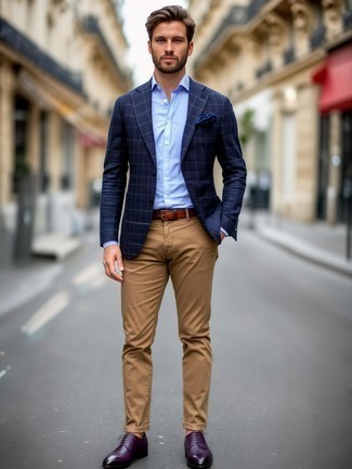 С чем носить светло-коричневые классические брюки мужчине