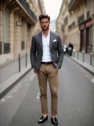 С чем носить светло-коричневые классические брюки мужчине