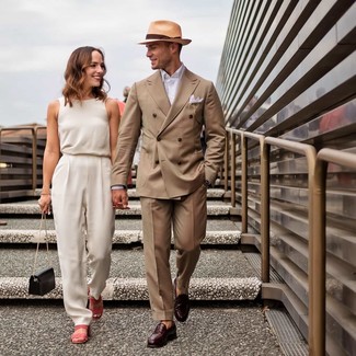 С чем носить светло-коричневые классические брюки мужчине