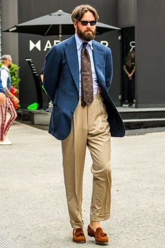 С чем носить светло-коричневые классические брюки мужчине