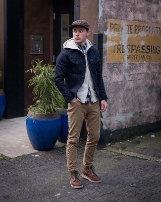 Какие повседневные ботинки носить с светло-коричневыми джинсами мужчине