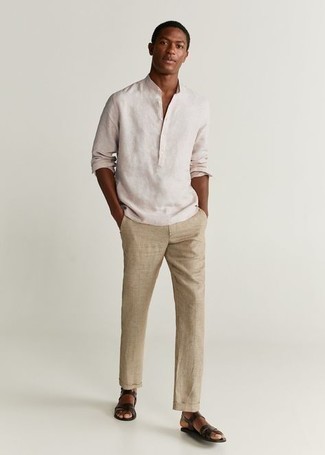 С чем носить светло-коричневые льняные брюки чинос