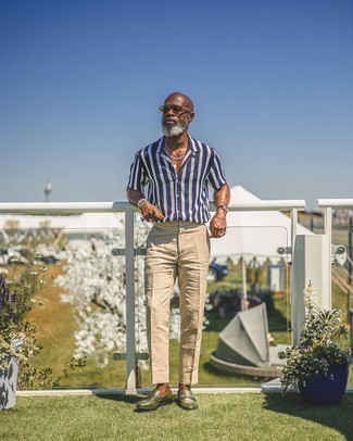 С чем носить светло-коричневые льняные брюки чинос