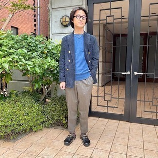 С чем носить светло-коричневые брюки чинос в вертикальную полоску